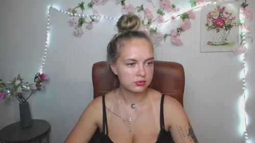 khaleesimoon from Cherry is Freechat