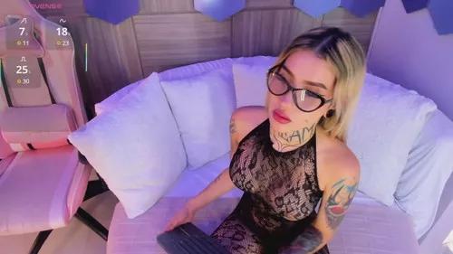 larathorne from Cherry is Freechat