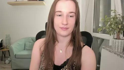oliviaa19 from Cherry is Freechat