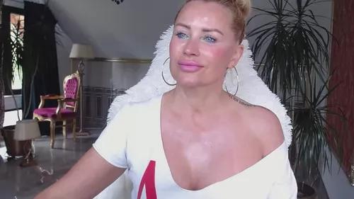 sexyblueyes from Cherry is Freechat