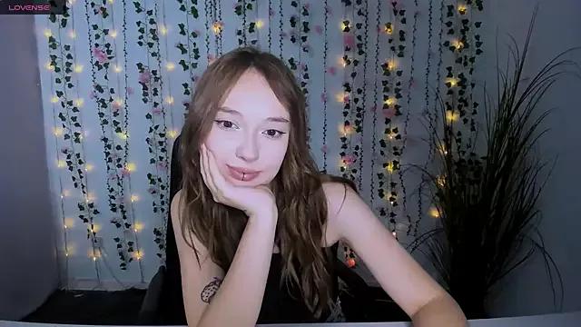 _creamy_queen from StripChat is Freechat