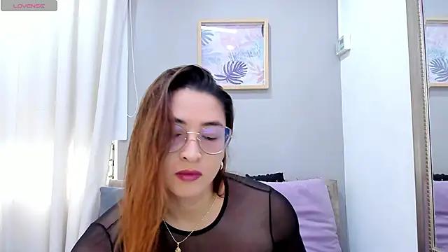 _LaraMom_ from StripChat is Freechat