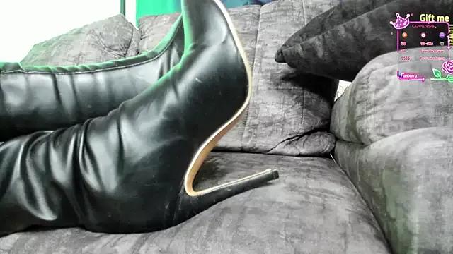 _LuanaDabbraccio from StripChat is Freechat