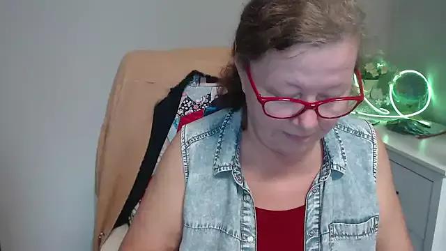 Adelewildx from StripChat is Freechat