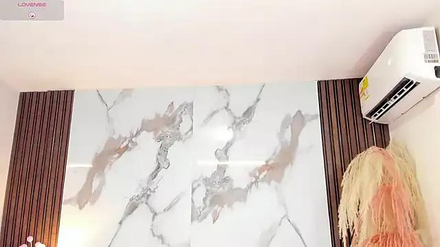 aidaadams from StripChat is Freechat