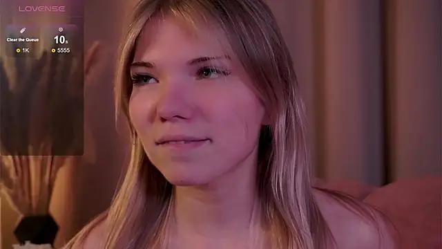 AinsleyBryan from StripChat is Freechat