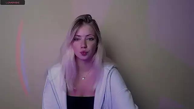 AliceHotty_ from StripChat is Freechat