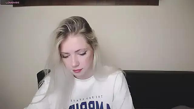 AliceHotty_ from StripChat is Freechat