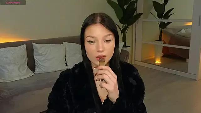 AlisaWallace from StripChat is Freechat