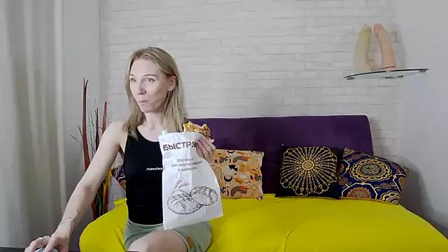 AmaliaMao from StripChat is Freechat