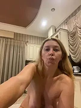 Amazoniiaa from StripChat is Freechat
