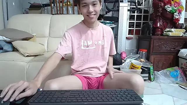 andrewooi from StripChat is Freechat