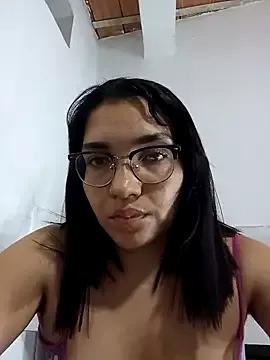 Angelie_squirt from StripChat is Freechat