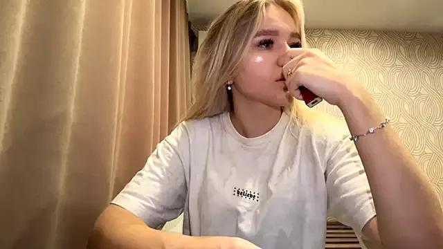 Annarill from StripChat is Freechat