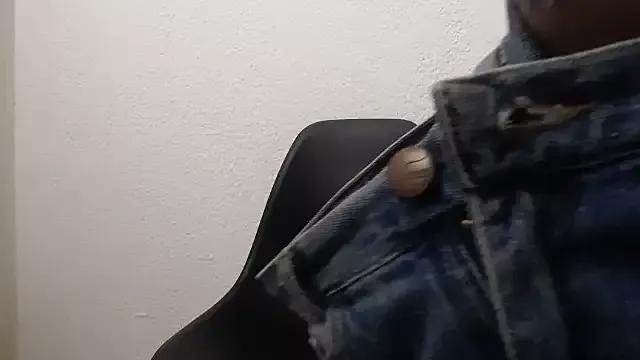 annie_jhonsson from StripChat is Freechat