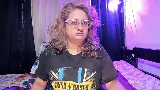 AnnieBigBoobs from StripChat is Freechat