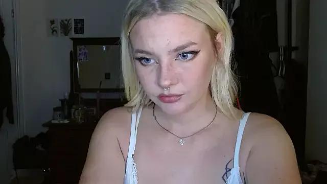 April_LoveUK from StripChat is Freechat