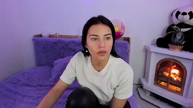 Arenne_rouse from StripChat is Freechat