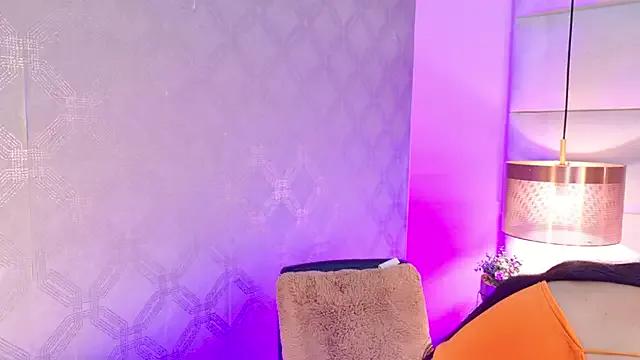 Arianaa_Gray from StripChat is Freechat