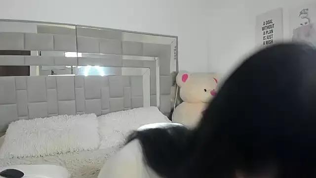arianna_es from StripChat is Freechat