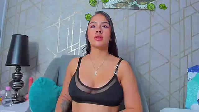 AriaRosse from StripChat is Freechat
