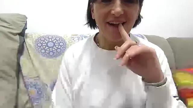 Ariel_b from StripChat is Freechat