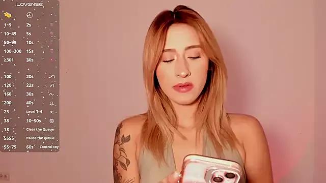 Ashleyroys_111 from StripChat is Freechat