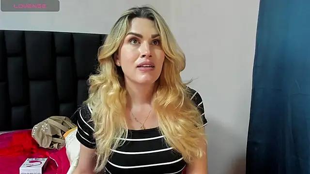Aurora_doll23 from StripChat is Freechat