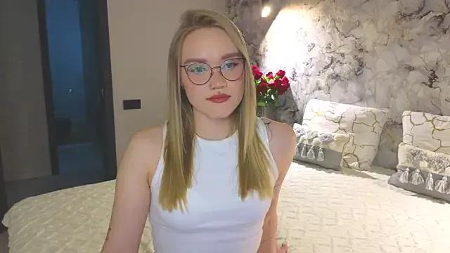 Aurora_Golden1 from StripChat is Freechat
