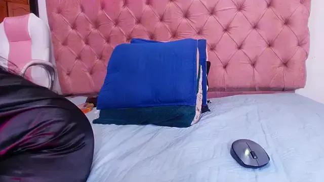 Auroraa_miller from StripChat is Freechat