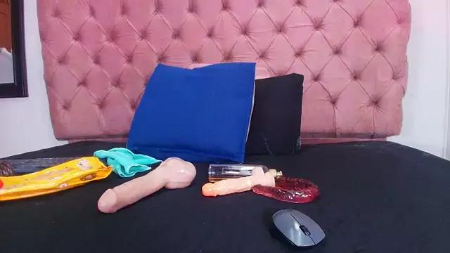 Auroraa_miller from StripChat is Freechat