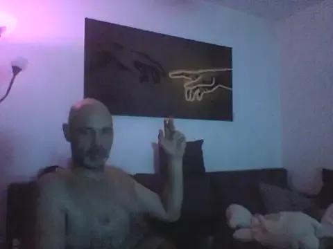 Avamereandmikel from StripChat is Freechat