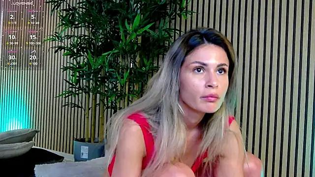 Avril_Cyrus from StripChat is Freechat