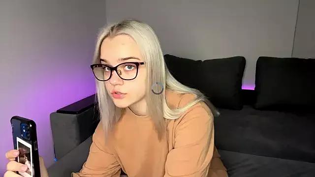 bawdycouplee from StripChat is Freechat