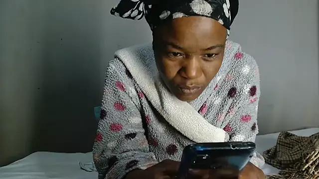 BeejayLoverxx from StripChat