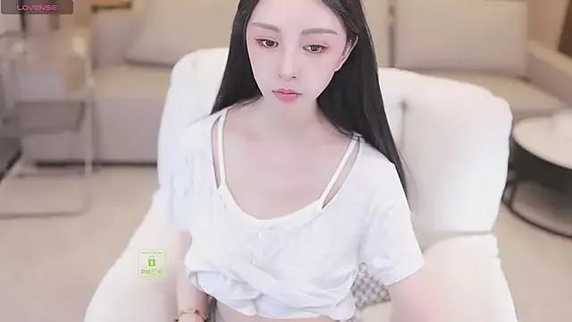 Bella-999 from StripChat is Freechat