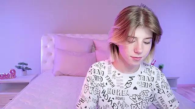 Bella_amory from StripChat is Freechat