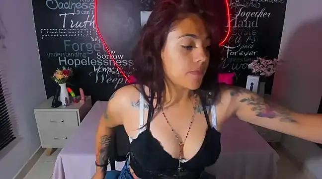 Bitch_Squirtt1 from StripChat is Freechat