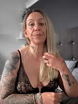 Photos of blondebitch2 from StripChat is Freechat