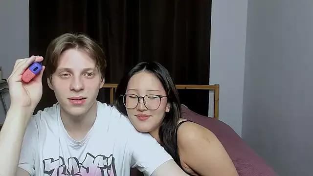 Blossomandbee from StripChat is Freechat