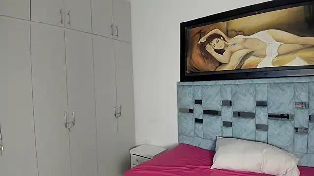 bluee_lov from StripChat is Freechat