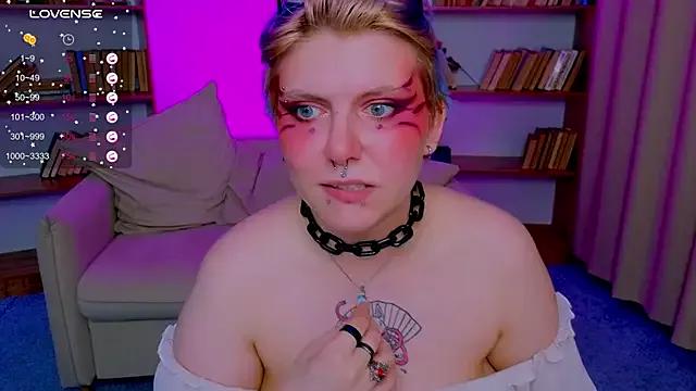 bluelunaray from StripChat is Freechat