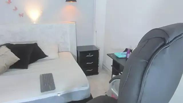 britney_evanss from StripChat is Freechat
