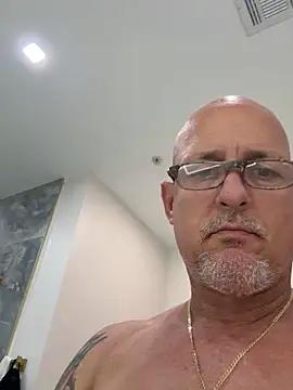 carlospingalinda from StripChat is Freechat