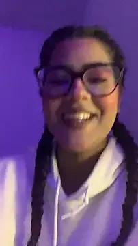 CaroBeach from StripChat is Freechat