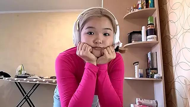 CarolannSide from StripChat is Freechat