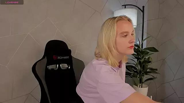Carolin_Miller from StripChat is Freechat