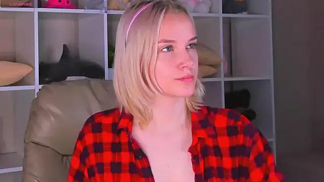 Carolin_Miller from StripChat is Freechat