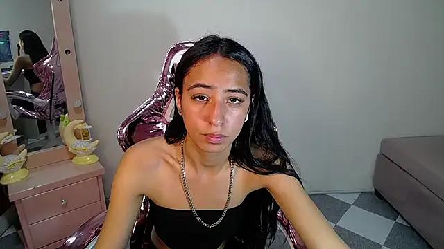 Carolina_saens_b from StripChat is Freechat