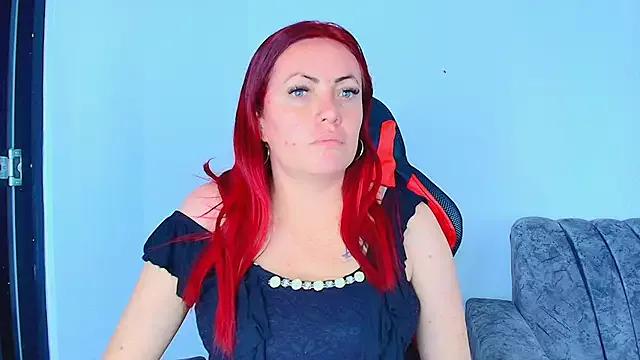 carolinhe_ from StripChat is Freechat